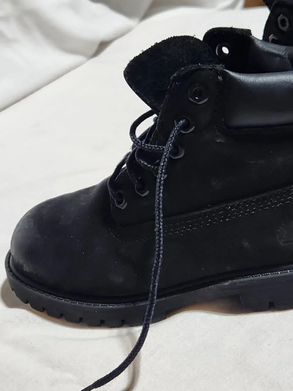 Timberland Girls’ Black 6‑Inch Boots – Size 11W | Perfect for Back‑to‑School!